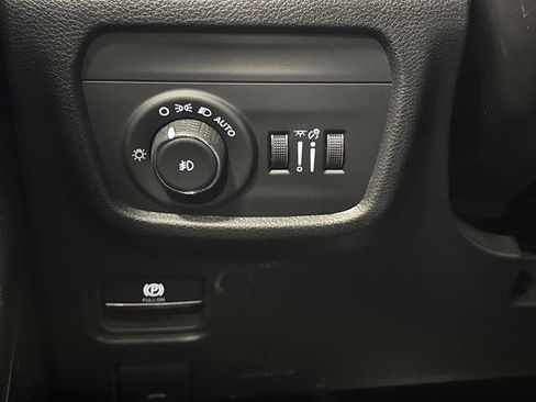 Used 2025 Jeep Grand Cherokee L Limited w/ Black Appearance Package image 25