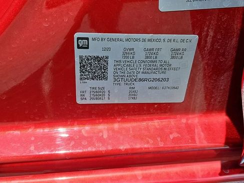 Used 2024 GMC Sierra 1500 SLT w/ SLT Premium Plus Package AWD/4WD image 35