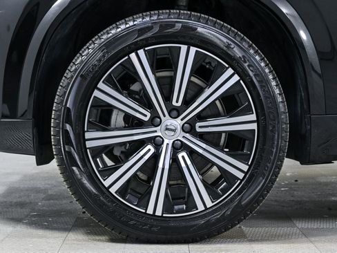 Certified 2025 Volvo XC90 B5 Core AWD/4WD image 40