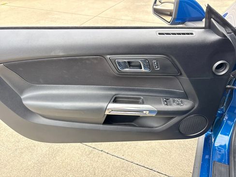 Used 2017 Ford Mustang Coupe RWD image 15