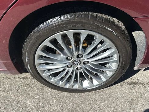 Used 2018 Toyota Avalon Limited image 9