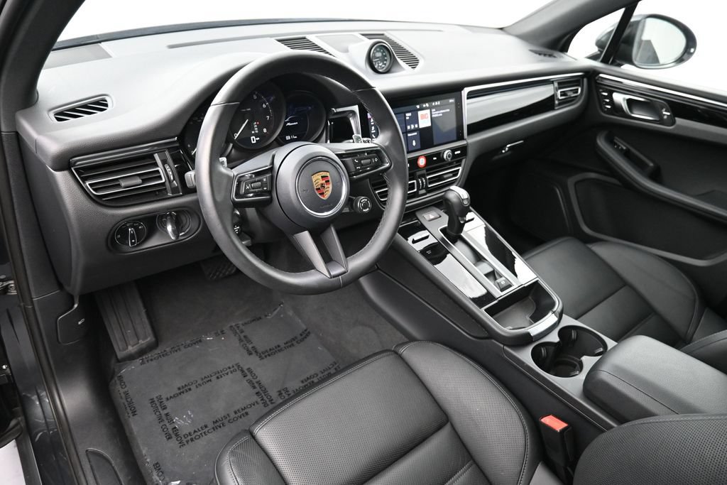 Certified 2026 Porsche Macan AWD/4WD image 4