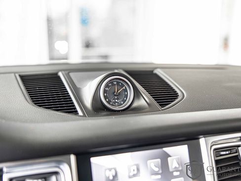 Used 2018 Porsche Macan image 27