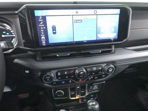 Used 2024 Jeep Wrangler Unlimited Sahara w/ Technology Group image 16