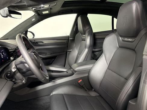Certified 2025 Porsche Macan Turbo Electric image 5