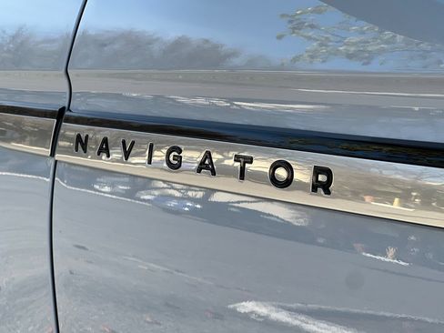 Certified 2025 Lincoln Navigator L Reserve AWD/4WD image 26