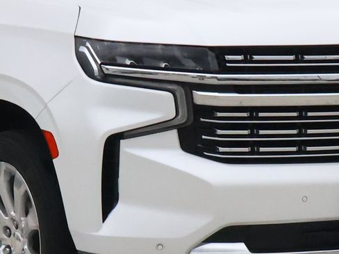 Used 2021 Chevrolet Tahoe Premier w/ Premium Package RWD image 8