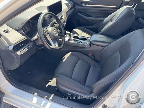 Used 2023 Nissan Altima 2.5 SV w/ SV Premium Package FWD image 9