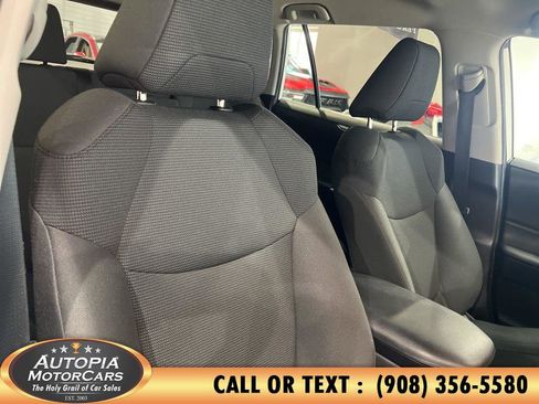 Used 2021 Toyota RAV4 LE image 13