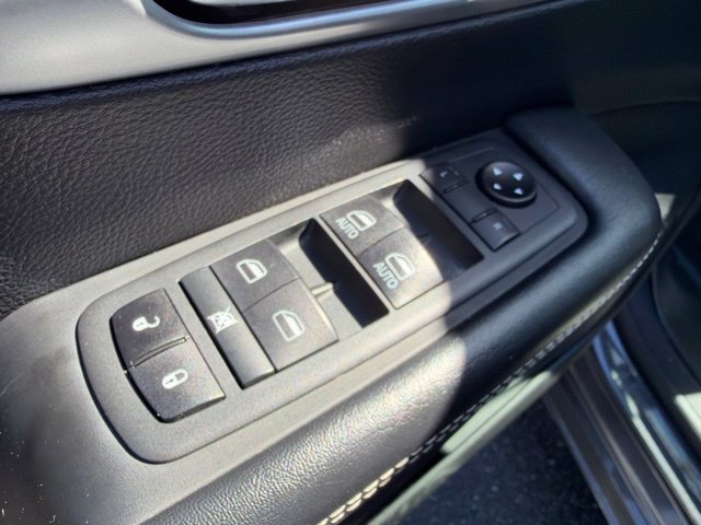 Used 2020 Chrysler Pacifica Touring-L w/ S Appearance Package FWD image 25