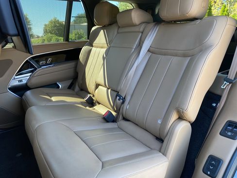 Used 2023 Land Rover Range Rover Long Wheelbase SE image 8