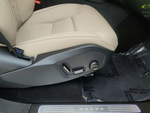 Used 2026 Volvo XC90 B5 Plus w/ Protection Package AWD/4WD image 37