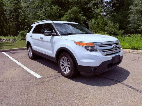 Used 2015 Ford Explorer XLT w/ Equipment Group 202B AWD/4WD image 6