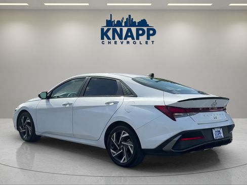 Used 2025 Hyundai Elantra Sport FWD image 3