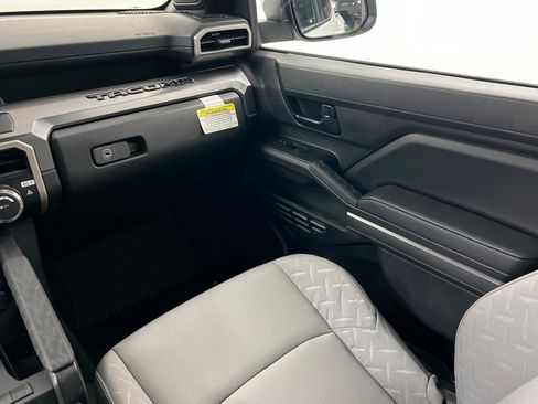 Used 2025 Toyota Tacoma SR5 AWD/4WD image 10