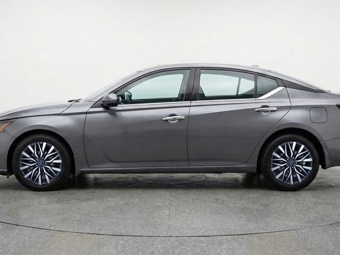 Used 2025 Nissan Altima 2.5 SV FWD image 5