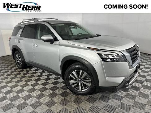 Certified 2025 Nissan Pathfinder SL image 1