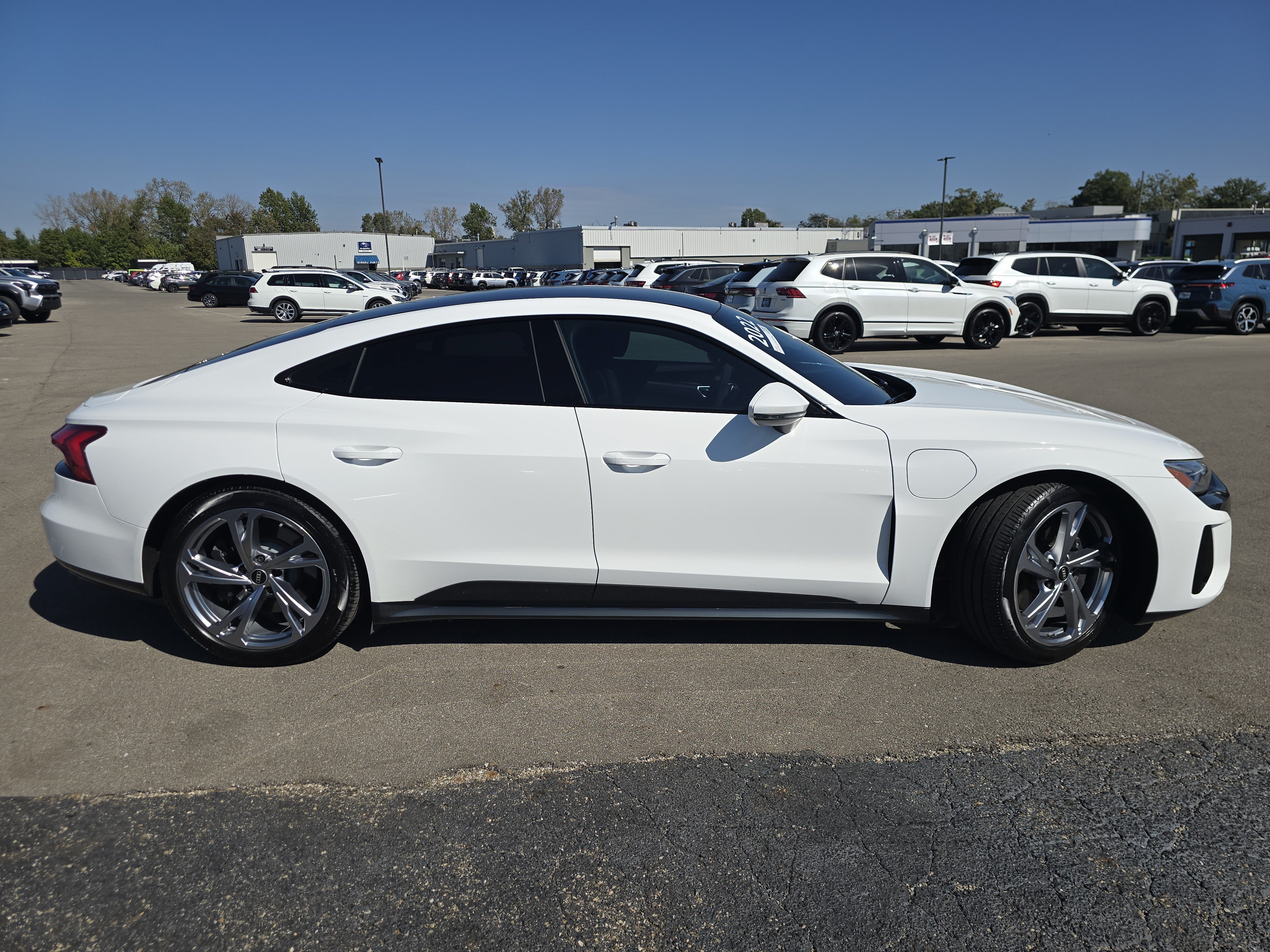 Certified 2022 Audi e-tron GT Premium Plus AWD/4WD image 8