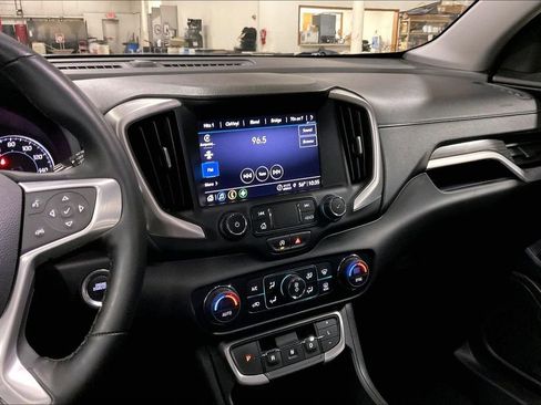 Used 2024 GMC Terrain SLT image 6