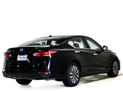 Used 2024 Nissan Altima 2.5 SV FWD image 6