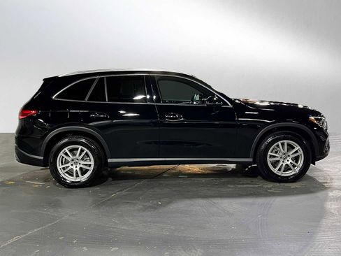 Used 2025 Mercedes-Benz GLC 300 4MATIC image 2