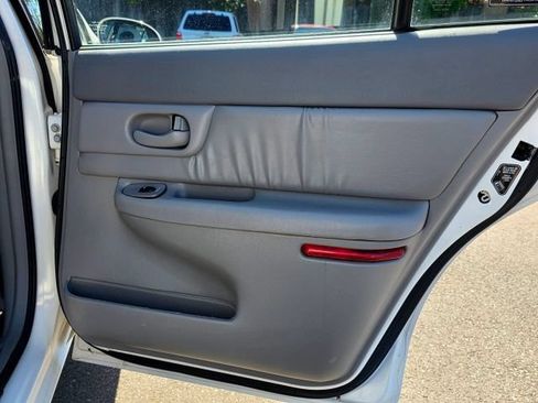Used 2001 Buick Century Custom w/ Premium Pkg FWD image 47