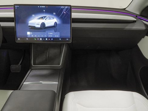 Used 2026 Tesla Model Y AWD image 44