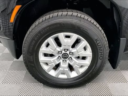 Used 2022 Nissan Frontier SV AWD/4WD image 10
