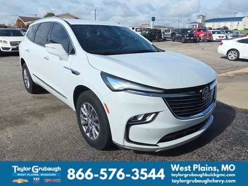 Used 2022 Buick Enclave Premium FWD image 1
