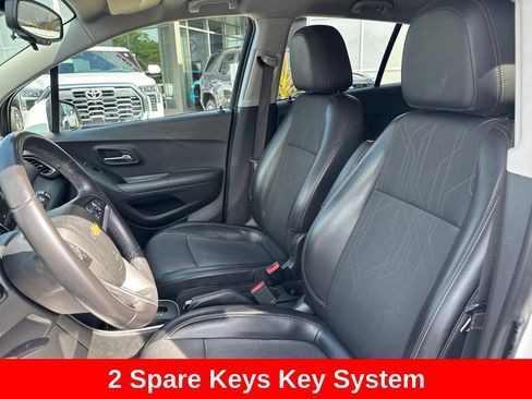 Used 2019 Chevrolet Trax LT w/ LT Convenience Package AWD/4WD image 12