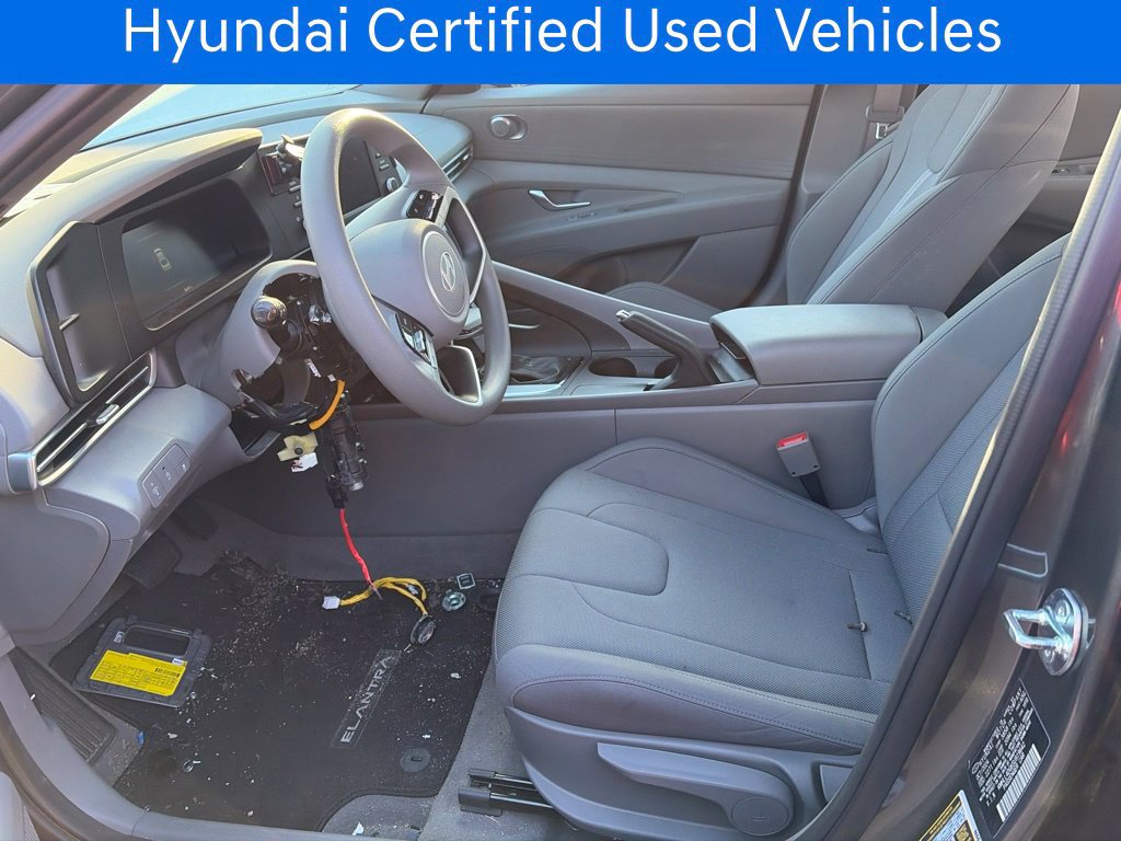 Used 2025 Hyundai Elantra SE FWD image 4