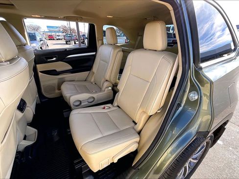 Used 2018 Toyota Highlander XLE image 20