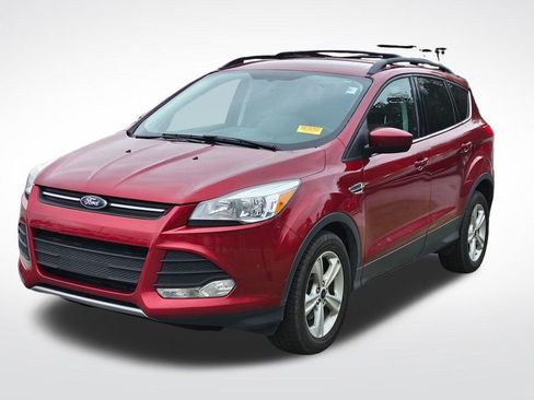 Used 2015 Ford Escape SE w/ Equipment Group 201A image 2