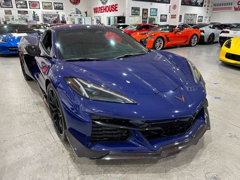 Used 2025 Chevrolet Corvette Z06 w/ Stealth Interior Trim Package RWD image 4