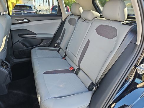 Used 2022 Volkswagen Taos SE image 13
