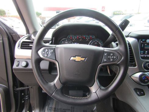 Used 2016 Chevrolet Suburban LT RWD image 17