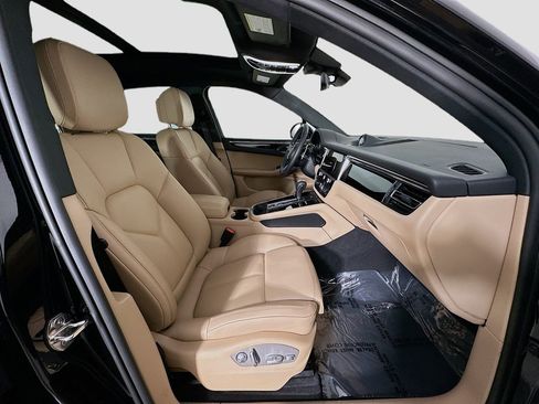 Used 2025 Porsche Macan image 31