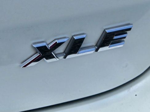 Certified 2019 Toyota Highlander XLE FWD image 33