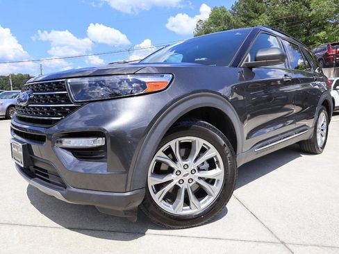 Used 2020 Ford Explorer XLT w/ Equipment Group 202A RWD image 2