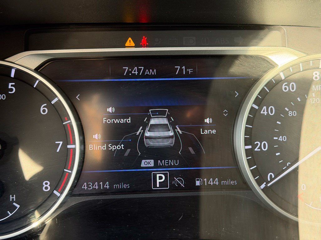 Used 2025 Nissan Sentra SV FWD image 16