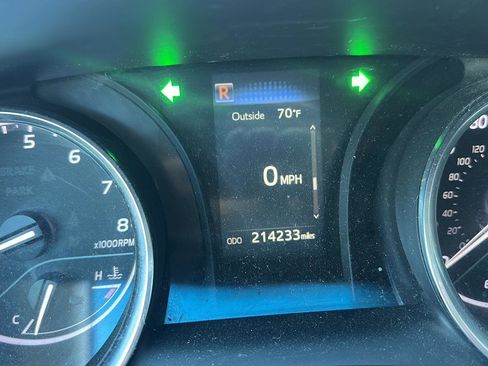 Used 2018 Toyota Camry SE FWD image 18