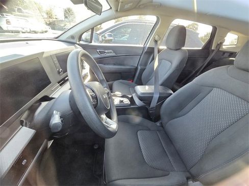 Used 2024 Kia Sportage LX image 10