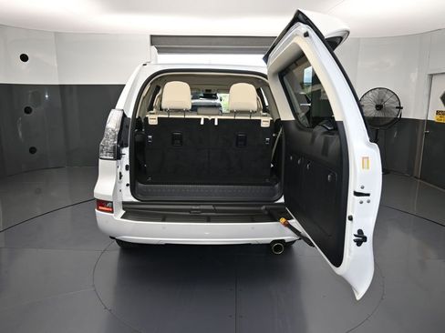 Used 2023 Lexus GX 460 Premium image 46