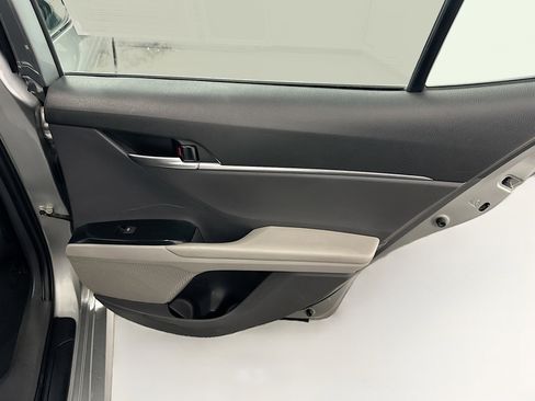 Used 2020 Toyota Camry LE w/ Convenience Package FWD image 31