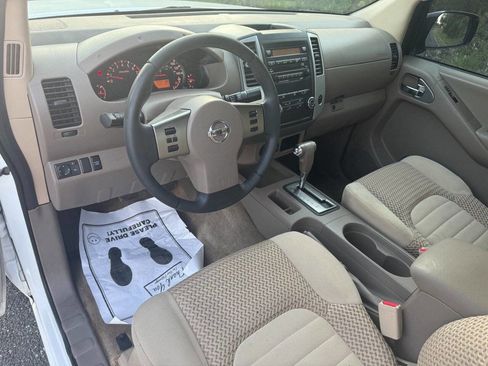 Used 2011 Nissan Frontier SV w/ SV Premium Utility Pkg image 9