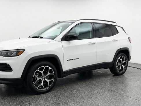 Used 2025 Jeep Compass Limited image 3