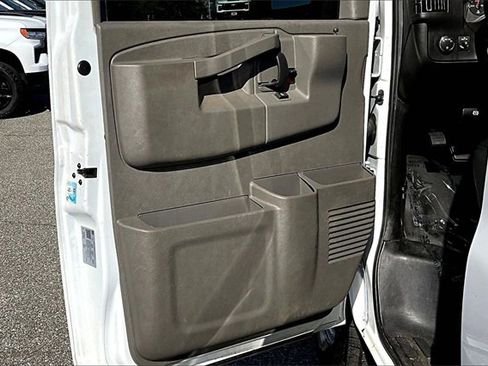 Used 2022 Chevrolet Express 3500 Extended w/ Driver Convenience Package image 17