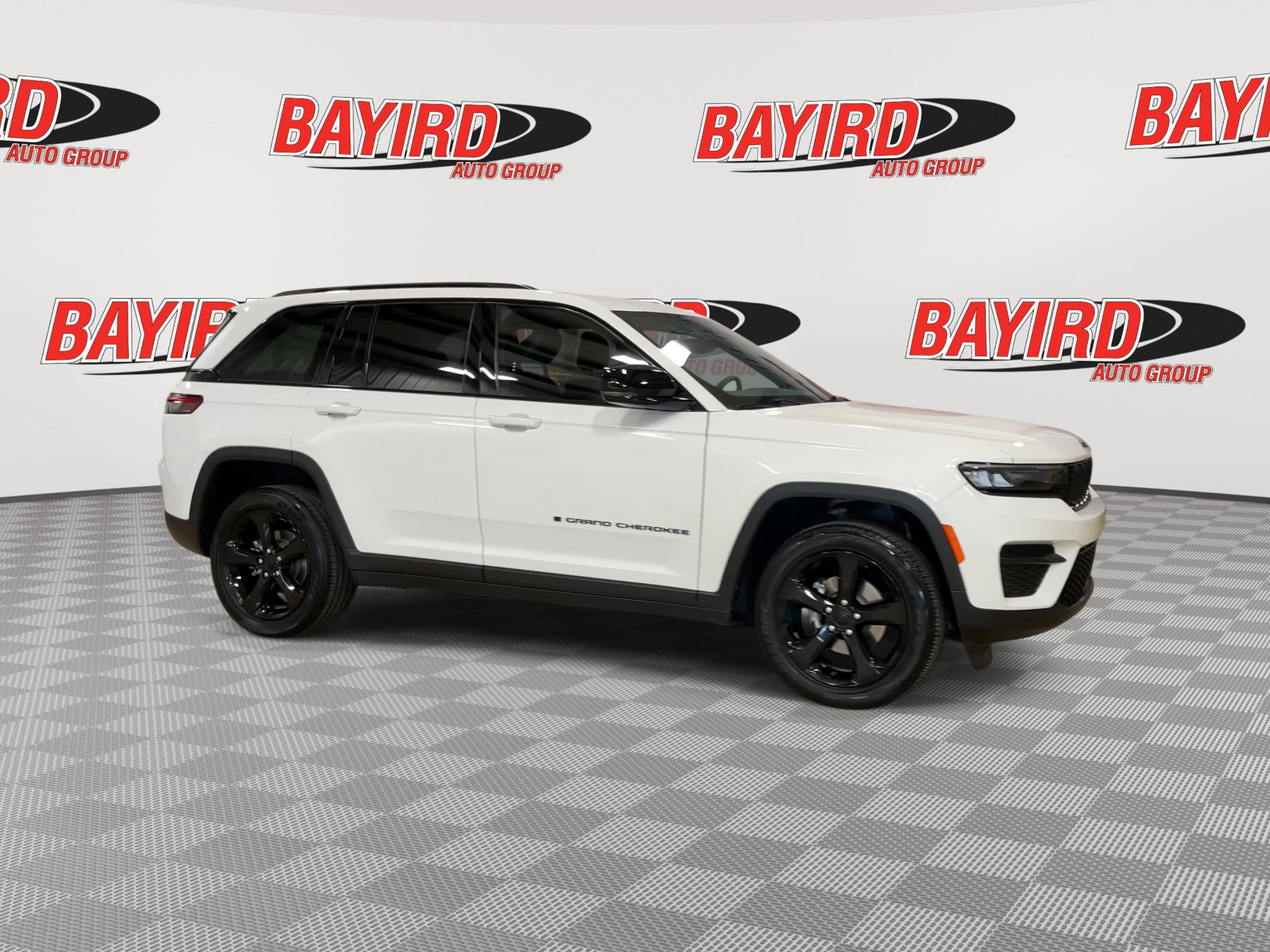 Used 2023 Jeep Grand Cherokee Altitude RWD image 2