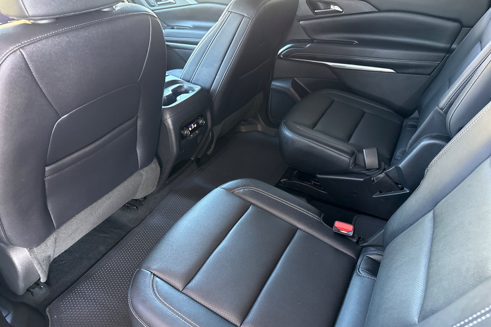 Used 2026 Chevrolet Traverse LT FWD image 6