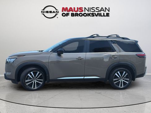 Used 2024 Nissan Pathfinder Platinum FWD image 7